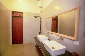 Bathroom - Cinnamon Jungle Villa, one Bedroom Villa (Unawatuna)
