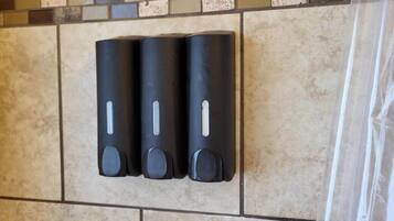 Douche, serviettes fournies