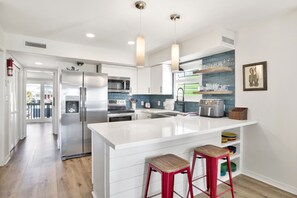 Microwave, oven, dishwasher, coffee/tea maker