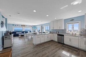 Fridge, microwave, oven, stovetop - El Marlyn 3 by Seaside Vacations & Sales (Ocean City)