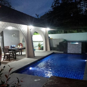 Pool - Villa Rosa With Private Pool and Jacuzzi (Pattaya)