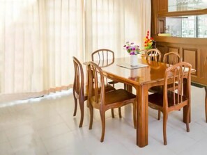 Villa, 4 habitaciones, accesible para personas con discapacidad, fumadores | Comedor
