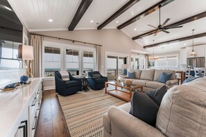 Smart TV, libri, videoteca