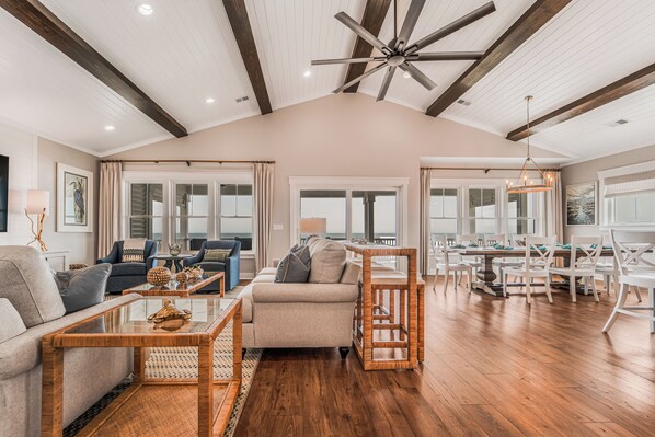 Smart TV, libri, videoteca