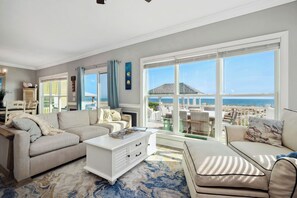 Fernseher, DVD-Player, Bücher, Videothek