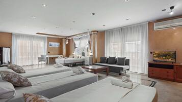 Tabla de planchar con plancha, wifi gratis, ropa de cama