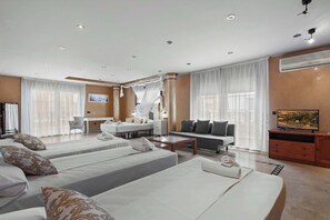 5 bedrooms, iron/ironing board, free WiFi, bed sheets