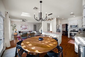 Interior - ~Stunning Designer Home~ Jacuzzi & Fire Pit (Austin)