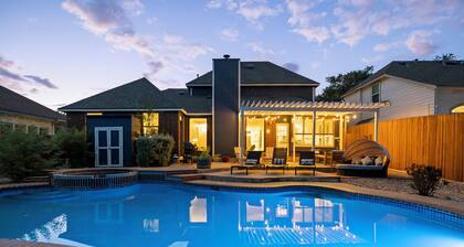 ~Stunning Designer Home~ Jacuzzi & Fire Pit