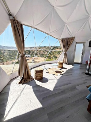 1 bedroom, minibar, individually furnished, bed sheets