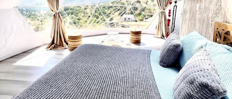 1 bedroom, minibar, individually furnished, bed sheets