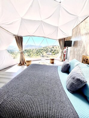 1 makuuhuone, minibaari, yksilöllisesti kalustettu, vuodevaatteet