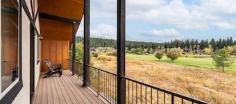 Stylish 4bed/4bath Retreat!