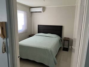 2 bedrooms, iron/ironing board, free WiFi, bed sheets - SHC Experience

 (Kingston)
