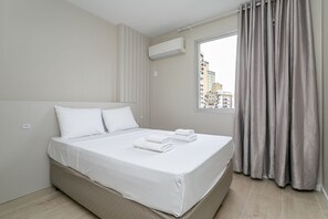 3 dormitorios, tabla de planchar con plancha, Internet y ropa de cama