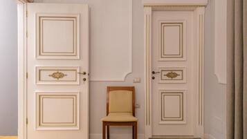 1 bedroom, in-room safe, desk, blackout curtains