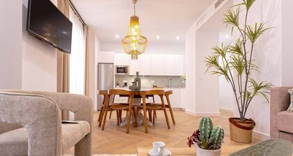 Exclusive apartment in city center. Capiteles