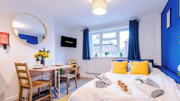 2 chambres, fer et planche à repasser, Wi-Fi, draps fournis