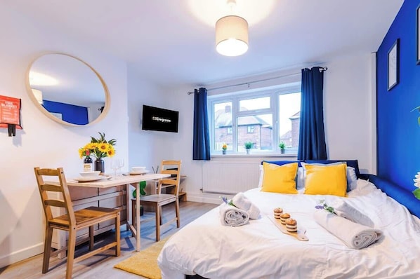 2 bedrooms, iron/ironing board, WiFi, bed sheets