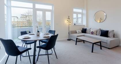 Harry Potter Watford 2 Bed + Parking + WiFi + Netflix