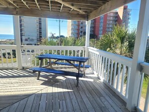 Outdoor dining - Great Views And Just Steps to the Beach - Moonraker #31 - Sleeps 6 (Gulf Shores)