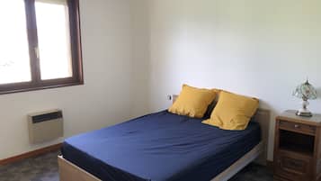 2 chambres, fer et planche Ă repasser, draps fournis