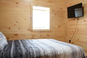 1 bedroom, iron/ironing board, travel cot, free WiFi - 1BR Apartment Space On Salmon River in Pulaski NY (Pulaski)