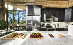 Refrigerador, microondas, horno, placa de cocina