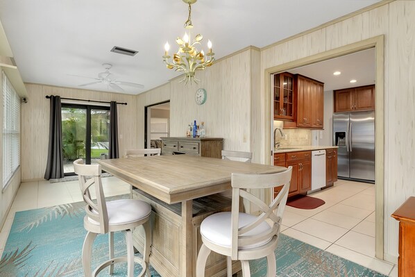 Dining - Venice's most hidden vacation gem! (Venice)