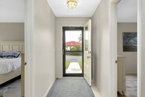 3 bedrooms, iron/ironing board, WiFi, bed sheets - Venice's most hidden vacation gem! (Venice)