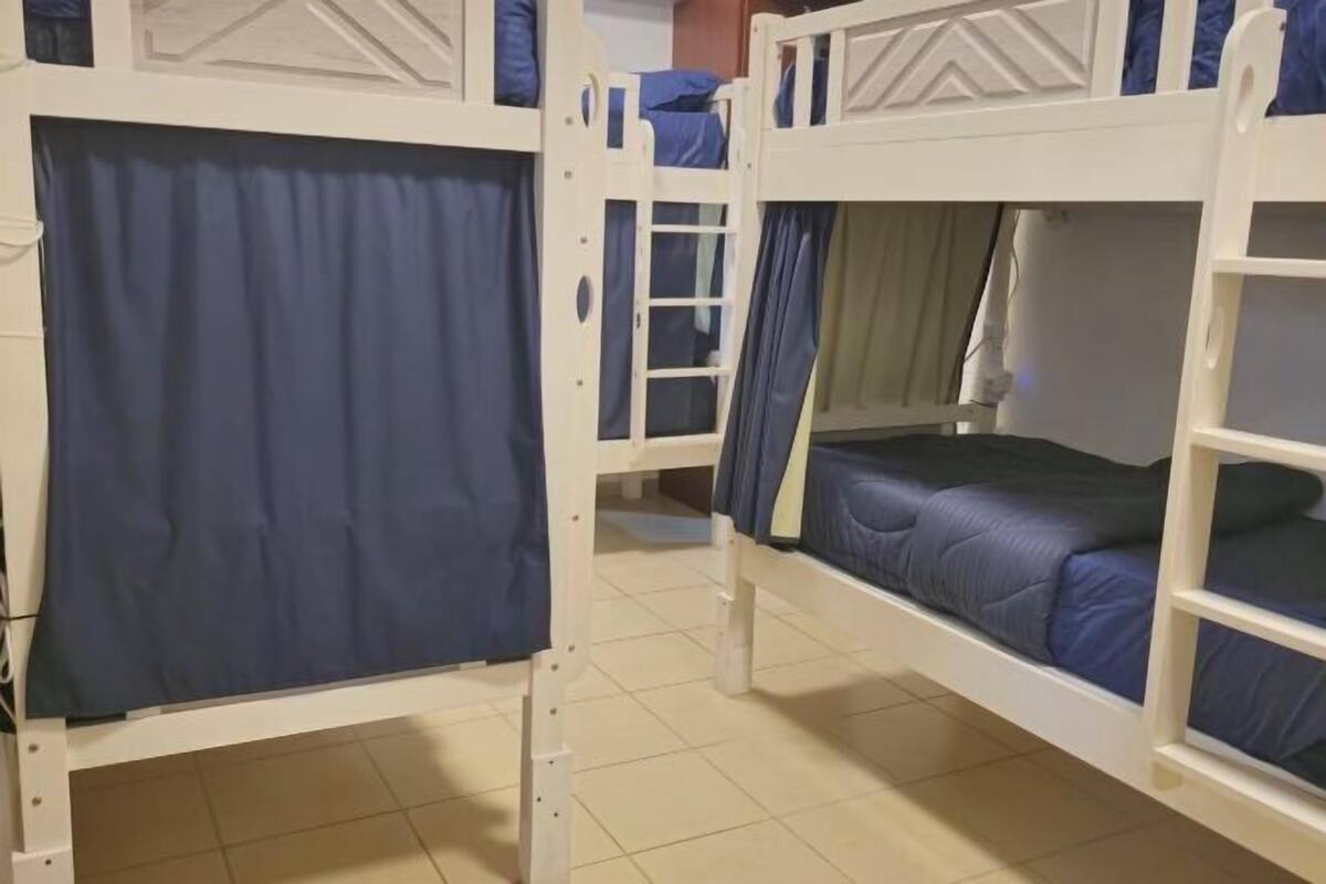 Caja de seguridad en la habitación y decoración personalizada