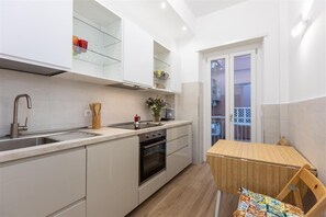 Kühlschrank, Herdplatte, Geschirrspüler