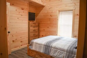 2 dormitorios, tabla de planchar con plancha, cuna de viaje