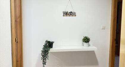 Apartamento en la Montaña, Garaje, Piscina, Barbacoa, Pista de Tenis, Wifi