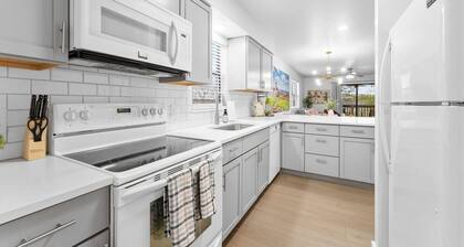 Luxury 2BR/2BA Condo>Indoor Pool>Indoor Hot Tub!