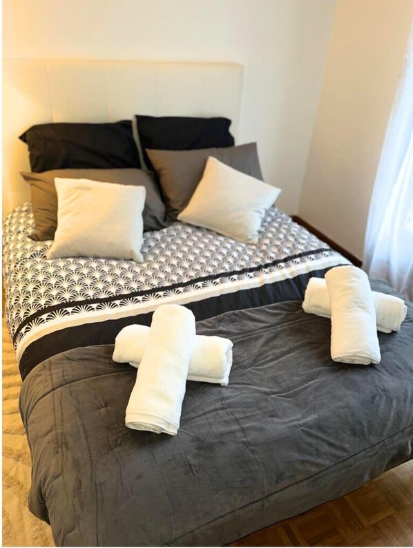 3 Schlafzimmer, Schreibtisch, Bügeleisen/Bügelbrett, kostenloses WLAN
