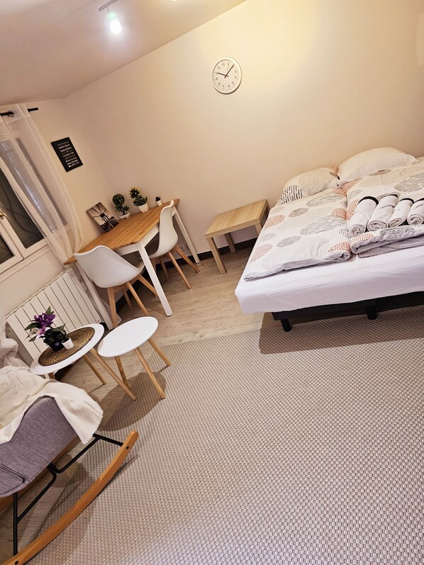 1 bedroom, iron/ironing board, WiFi, bed sheets