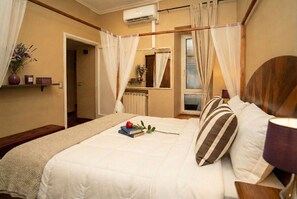 2 dormitoris, caixa forta a l'habitació i planxa i posts de planxar 