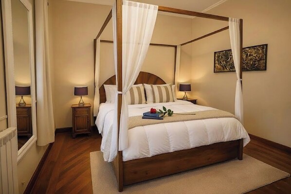 2 dormitoris, caixa forta a l'habitació i planxa i posts de planxar 