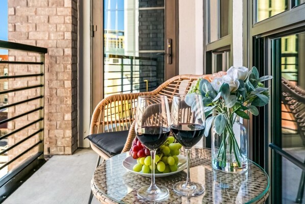 Property grounds - The Pelican's Enchanting 2BR Condo with Balcony (New Orleans)