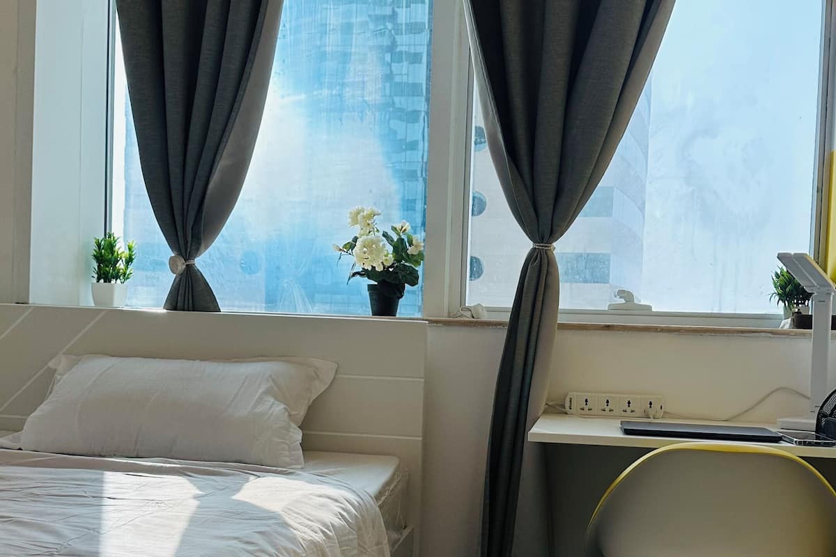 Business Single Room | In-room safe, desk, laptop workspace, blackout curtains