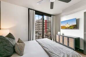 2 sovrum, strykjärn/strykbräda och sängkläder