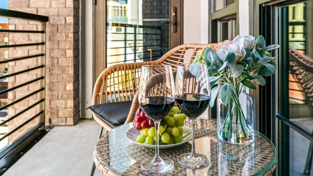 Property grounds - Futuristic Luxe: 2BR Urban Gem Condo with Balcony (New Orleans)