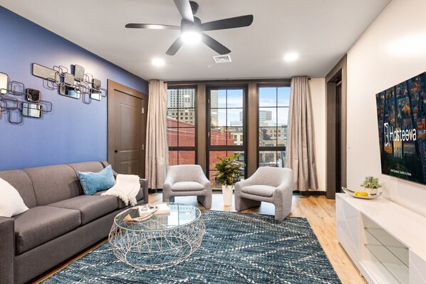 TV - Hidden Gem Urban 2BR Condo with Balcony (New Orleans)