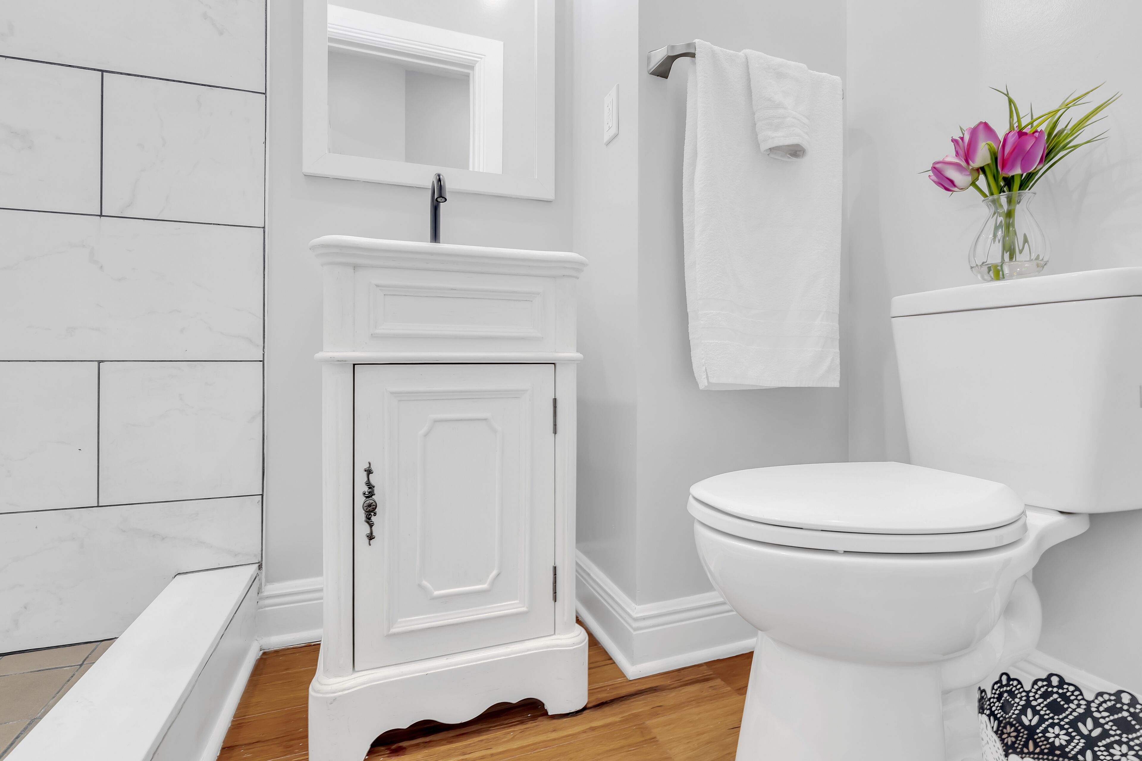 컴포트 스튜디오 | 욕실 | 샤워 시설, 헤어드라이어, 타월, 화장지