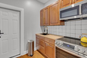 Comfort Studio | Shared kitchen - Brewerytown Gem 1BR Apartment W Oxford (Philadelphia)