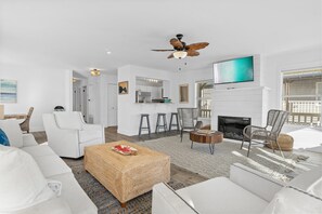 Smart-tv, eldstad, tv-spel och dvd-spelare