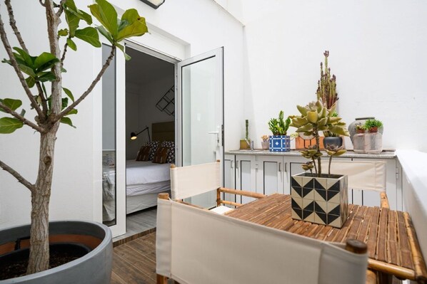 2 bedrooms, iron/ironing board, travel crib, free WiFi