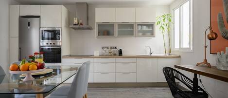 Fridge, microwave, oven, stovetop