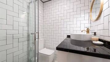 Dusche, Haartrockner, Handtücher, Seife